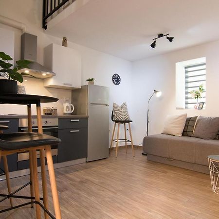 Ferienwohnung Moet With Garden Pula Exterior foto