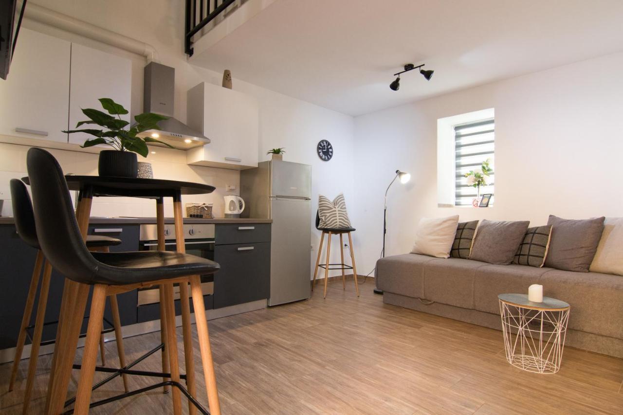 Ferienwohnung Moet With Garden Pula Exterior foto